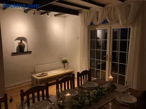 Cosy Rustic 3 bed cottage, great train links - Image 3