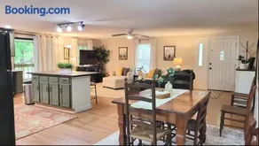 Walkable Pet Friendly Black Mountain Bungalow w Fenced yard - Image 1