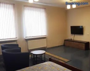 Town Center Studio Apartment - Image 2