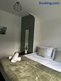 Prime Location, 2 Bedrooms, Perfect For Business Stays - Image 3