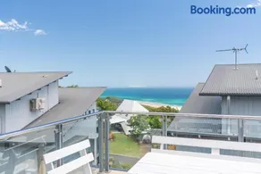 Warragi 5 - Sleeps 8 - Pool - Ocean Views - Image 2