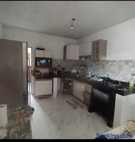 Casa com piscina e área gourmet próximo à praia - Image 4