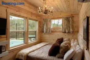 The Bryn - 15 Min To Sylva, Hot Tub and Fire Pit - Image 2