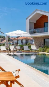 Lodhous Cunda Pool Residence - Image 2