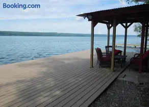 Cayuga lake cottage with private lake access - Image 2
