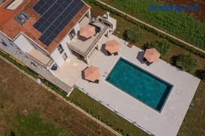 Green & Blue Five Bedroom Villa with Private Pool and Complete Privacy - Image 4
