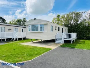 3 Bedroom Caravan CW132, Whitecliff Bay, Bembridge, Isle of Wight - Image 1