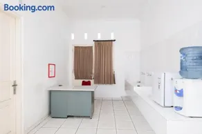 RedDoorz at Griya Martha Sumber Solo - Image 1