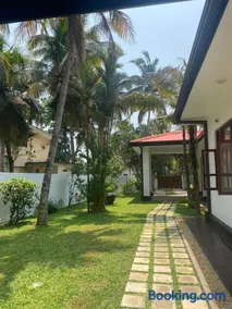 Villa Amaara - 5 Bedrooms, large pool, exclusive private property in Kalutara North - 100 metres from beach - Pro-rata Rates - Image 4