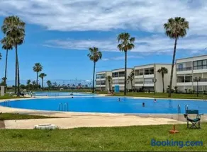 Évadez-vous ! Pied dans l'eau avec vue sur piscine - Image 1