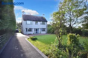 Spacious Cotswolds House Garden with Hot Tub - Image 2