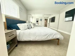 Spacious South Bay Condo - Image 4