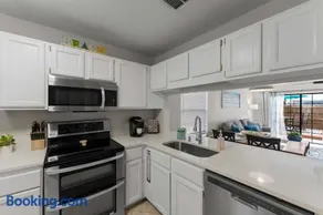 Jax Beach Townhouse - Steps to the Shore & Sunrise Views - Image 2