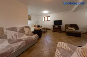 House Mate - Image 2