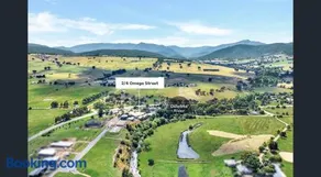 Redgum - Superb views in Merrijig so close to Mt Buller! - Image 2