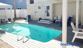 Bungalow Beach Resort - Image 3