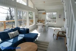 Blissful Oceanfront Cottage in Port Mouton - Image 2