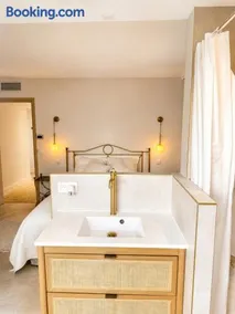 4BR Sea View Garden Apartment near Cannes and 1min from Beach - Image 1