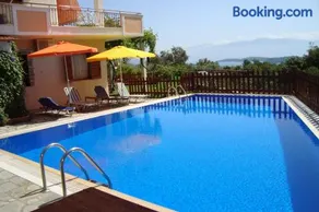 Villa's ground floor apartment with 60 qm swimming pool - Image 1