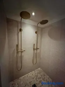 La Parenthèse Suites - appartement luxueux avec sauna et baignoire balnéo - Image 5