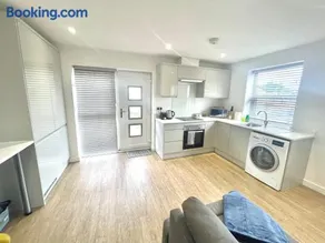 La Fontaine Court Apartments - Aldershot - Image 3
