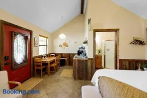 The Kiwi at Nicole Creek Cabins - Image 2
