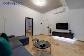 Top Location 1 Bedroom with Terrace - Image 3