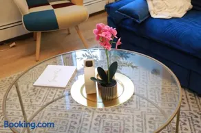 Stylish 2 BD Apt-18 mins from NYC-Steps away Bus stop, Restaurants, Groceries - Image 2