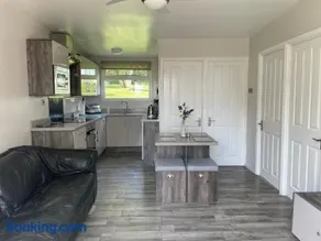 JJs Lodge Holiday Home 14 The Park Bude - Image 2