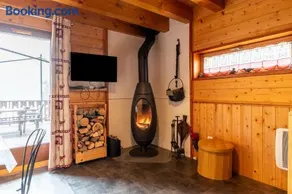 Merveilleux chalet entièrement équipé avec terrasse | Vue montagne - Image 1