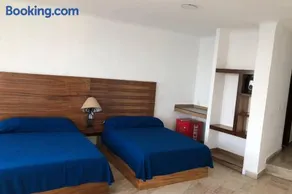 52 Master Room - Image 2