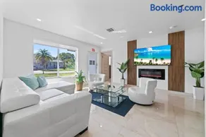 Baby Camellia Modern, Luxurious And Spacious House - Image 5