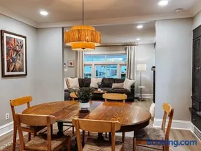 Large 4 Bedroom Recently Renovated With Hot Tub - Image 4