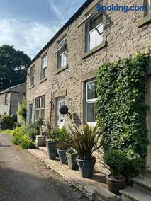 Middle Cottage - Image 2