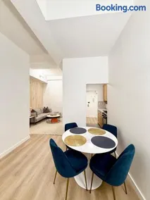 Union Square Sanctuary - Chic One Bedroom Retreat in Downtown Manhattan - Image 3