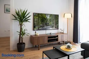Design 2BDR Apartment with Balcony- FREE PARKING - Image 2