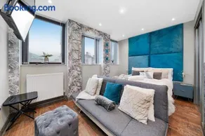 Marble DELUXE - City Centre Apt- Parking & Wifi - Image 2