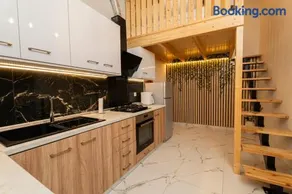 Luxury Getaway with Jacuzzi - Platanos House Salakos - Image 2