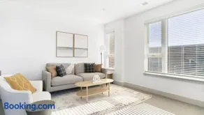 Landing - Modern Apartment with Amazing Amenities (ID1398X195) - Image 2
