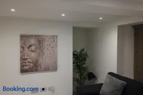 Lovely 1 Bed Apartment in Bicester Town with Air Con - Image 2
