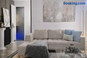 Luxury 3BR Near Pearson Airport Free Parking - Image 3