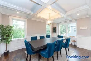 Ultra-Luxurious Home near Boston Pet-Friendly - Image 2
