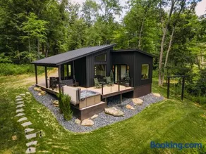 Solo or Couple's Hot Tub Retreat - Image 1