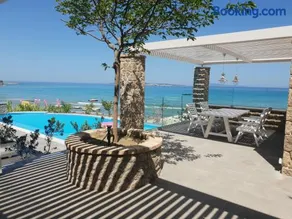 Paralia Luxury Suites - Image 4
