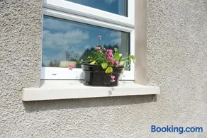 Creggan Deveskey Cottage - Image 2