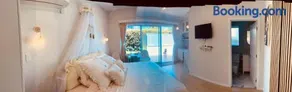 Delightful little house & Chateau Charme Suite - Image 3