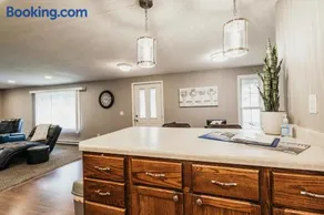Indoor Hot-Tub! Spacious & Updated MQT Township Home! - Image 4