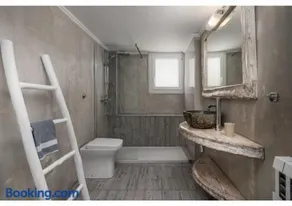 Soto's Comfort House - Image 2