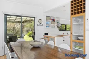 Matching Green on The Parade - perfect location! - Image 2