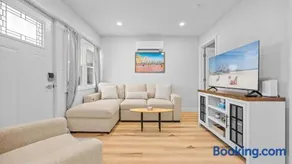 NEW NWW 2BR Condo w Pool & Parking - Image 5